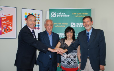 FESA recibe el cheque solidario de la Volta a Peu València